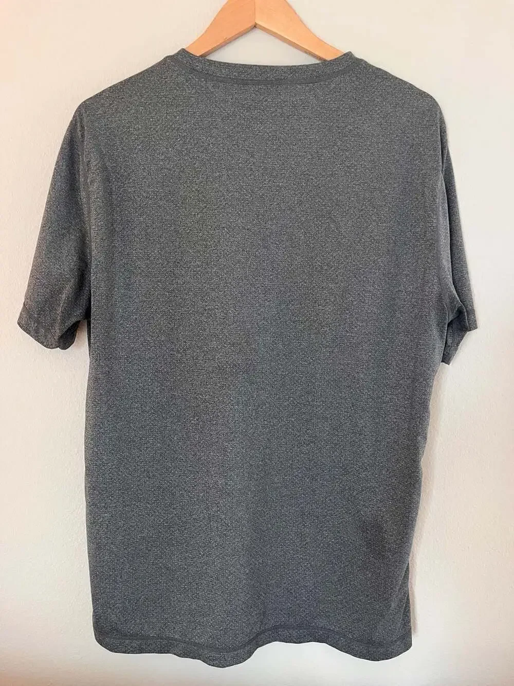 Vuori, Tradewind Breathable Performance Short Sleeve, UPF 30+, Activewear,Grey,L - Picture 4 of 4